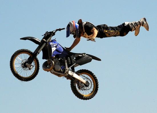 特技摩托车比赛视频:精彩瞬间,感受速度与力量的碰撞