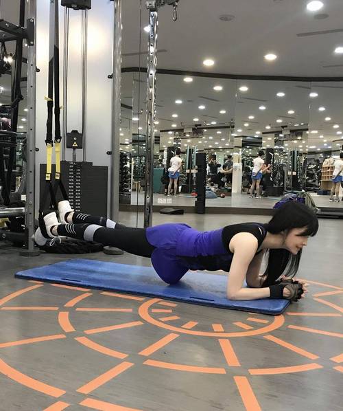 健身房美魔女的逆天身材：辣妈张婷媗的冻龄秘诀