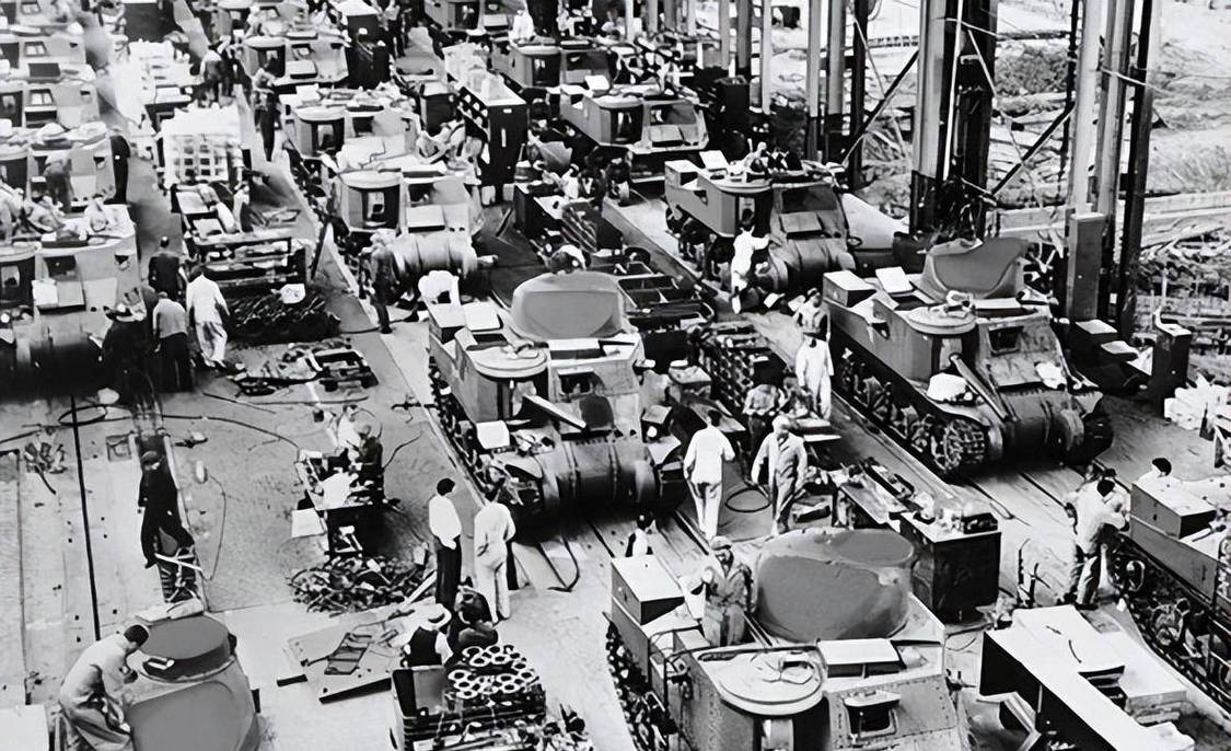 兵工厂下:揭秘二战时期美国兵工厂的强大实力