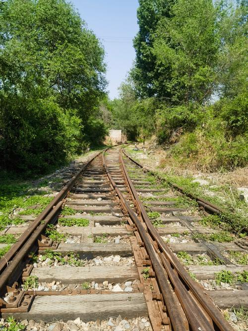 先有火车还是先有铁轨？颠覆你认知的历史真相！