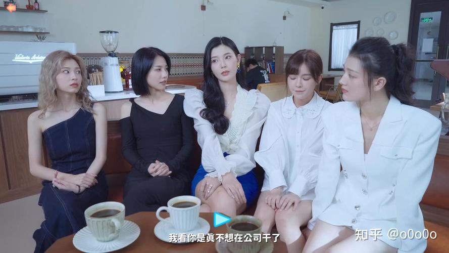 完蛋我被美女包围了游戏体验：六位美女环绕，体验沉浸式恋爱冒险！