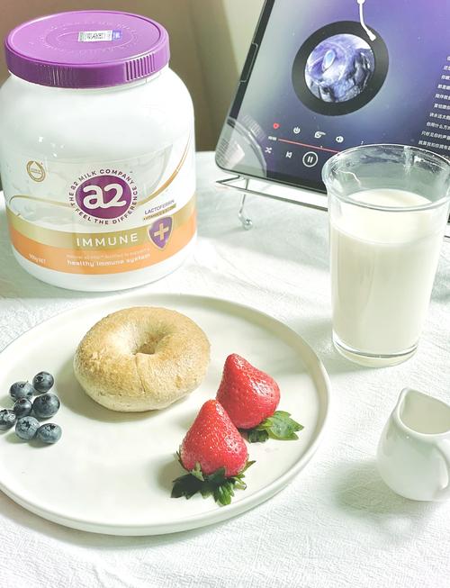 夏季消暑神器:冰镇牛奶,喝出健康和美味