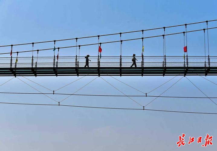 跳跃少女:挑战你的极限,体验刺激冒险之旅!