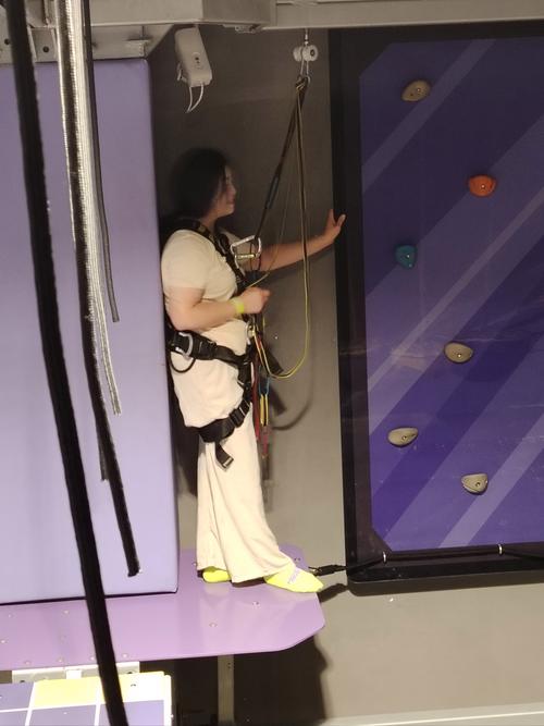 跳跃少女:挑战你的极限,体验刺激冒险之旅!