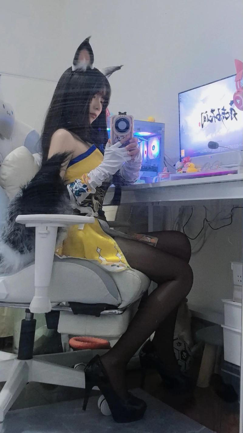 这是什么神仙网吧？我被美女包围了！