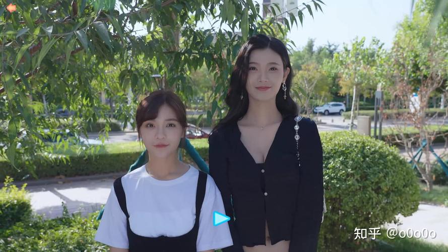 完蛋我被美女包围了合照:Steam热销游戏,玩家晒图分享快乐