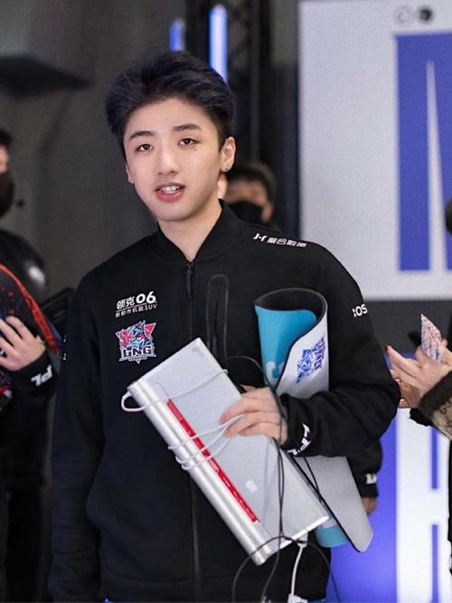 电竞选手戴志春:从RNG到OMG的职业生涯回顾