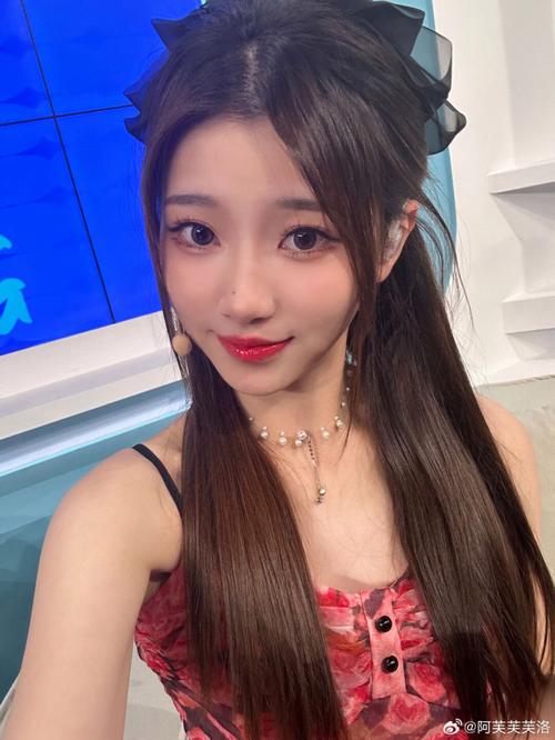 LPL赛场那些漂亮的女主持，你最喜欢哪一位？