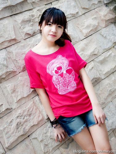 如何找到女学生鉴别学院的最新版本更新地址？