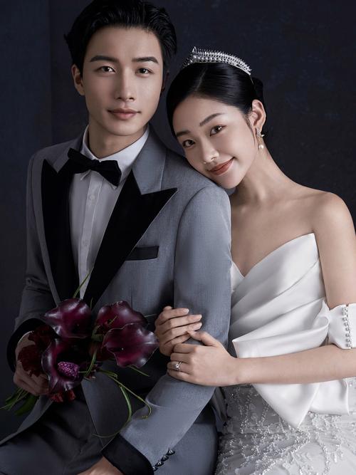 分享新婚之夜:迷人故事,揭秘婚后浪漫瞬间