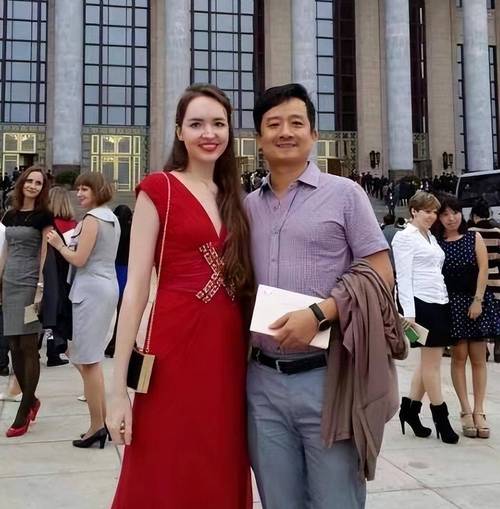 雪山别墅三个女孩做爱假期游戏：下载及攻略指南