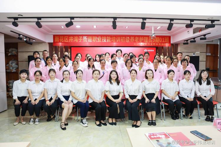 新保姆最新技能大比拼，哪位更胜一筹？