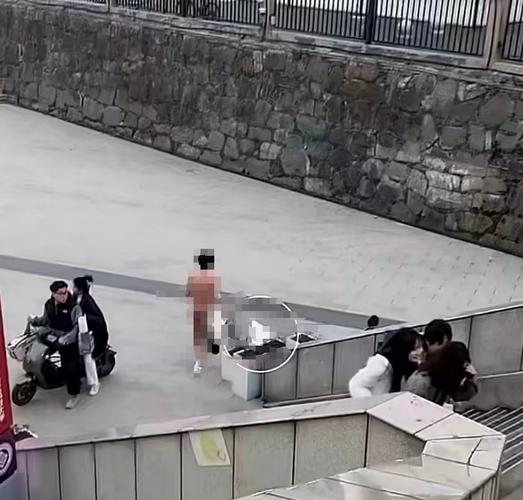 最新裸体学院裸体学校版本来袭,不容错过!