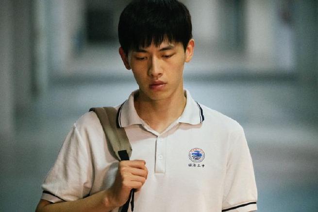 打工人张伟版本大全集：体验平凡打工生活