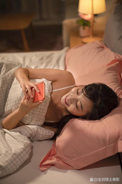 午夜撒娇最新视频:深夜的温柔与诱惑