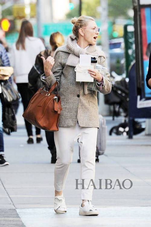 如何轻松下载艾米丽布兰切特相关游戏?