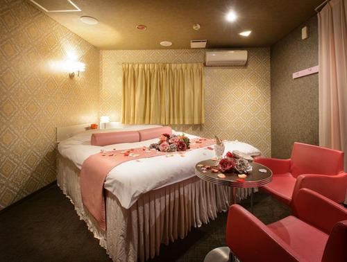 快捷：爱情酒店物语安卓版下载，经营你的情趣酒店