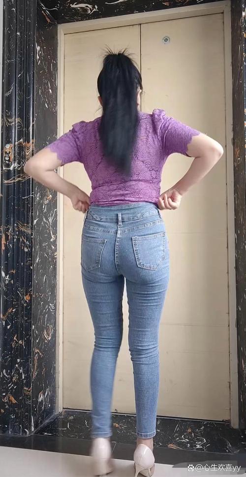 想玩我的性感邻居？最新版下载地址就在这里