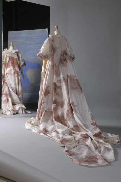 时尚女王莫妮卡安卓版：华丽服饰等你解锁