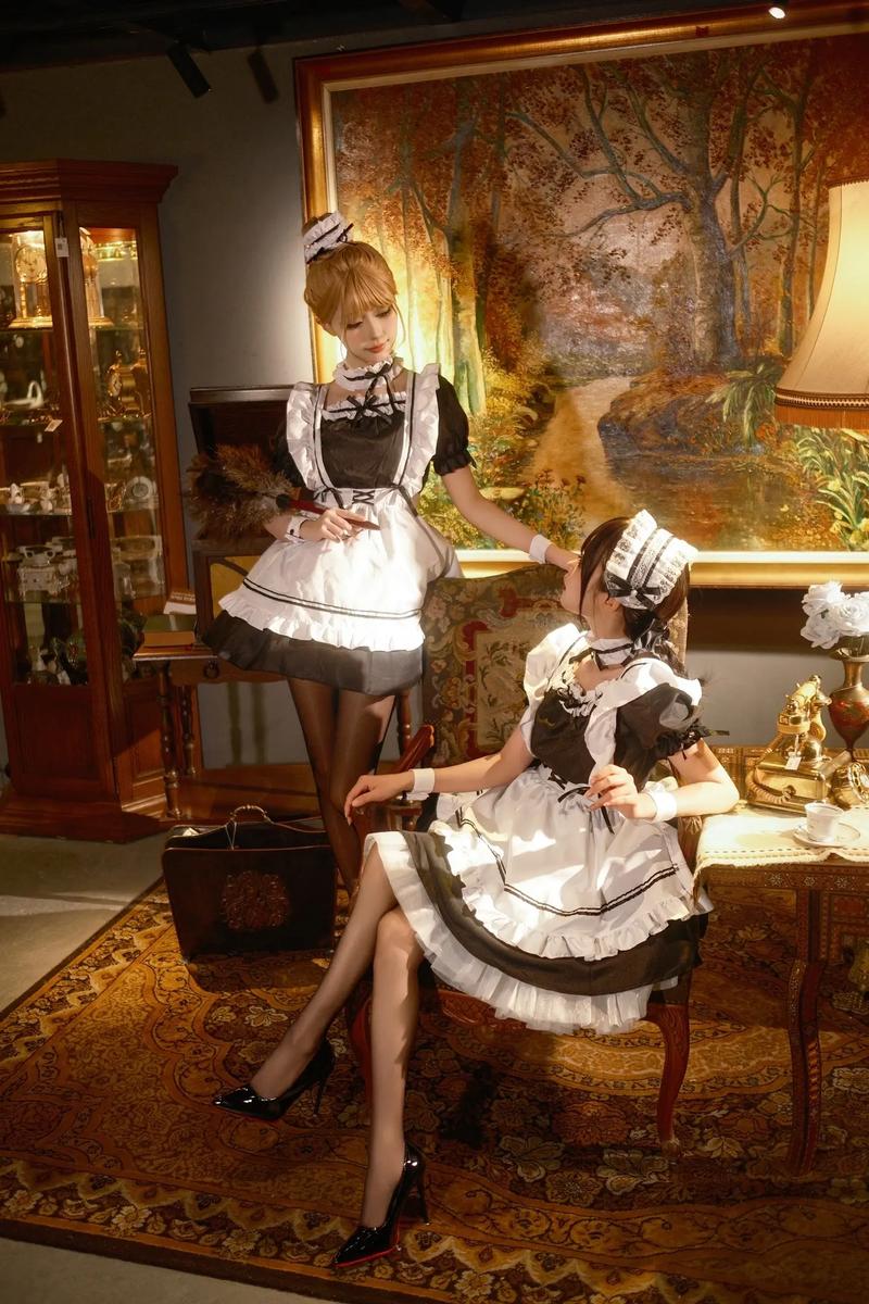 下载与三位女仆的华丽日常安卓游戏：超精美画面，超多剧情等你体验