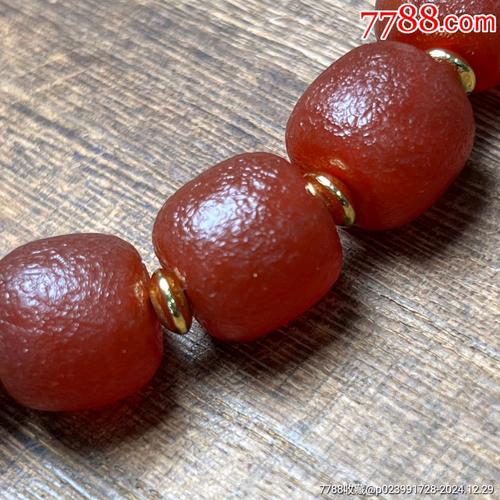 真红玛瑙版本大全：价格、品质与款式详细介绍