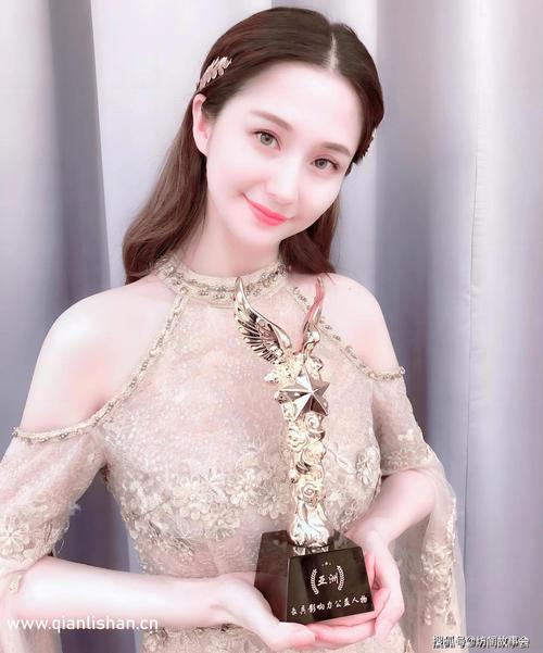 最全都市美艳后宫版本大全：霸道总裁爱上我的N种方式