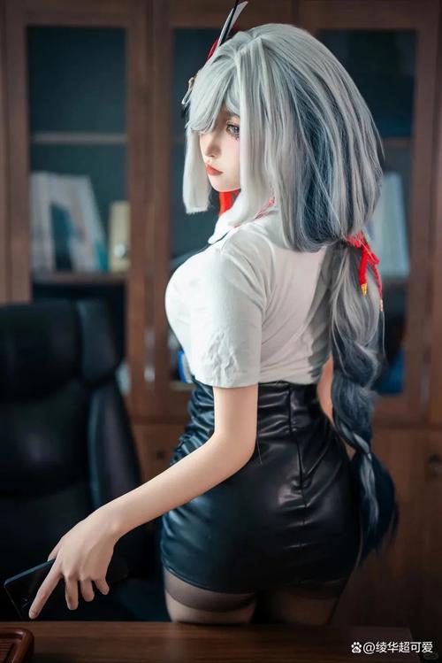 Quan冉有点饿官方网站:解锁更多这位人气Coser的魅力