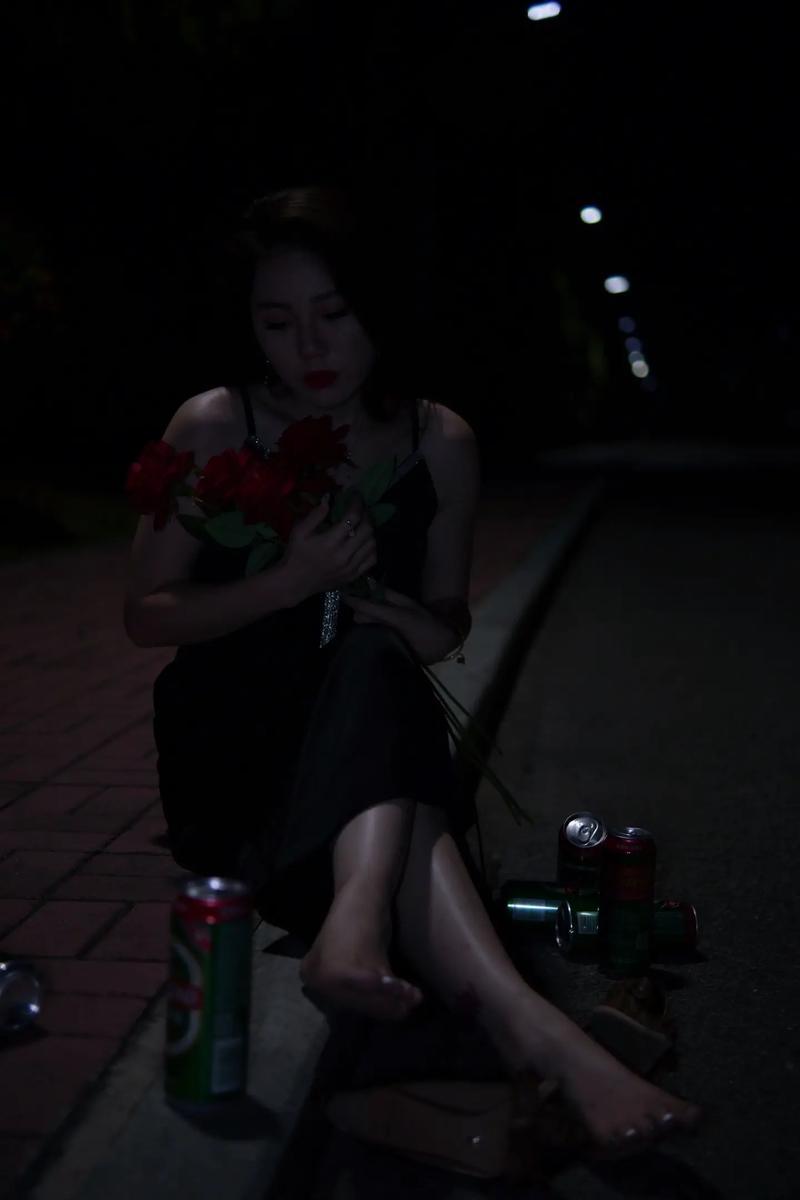 午夜撒娇最新视频:深夜的温柔与诱惑