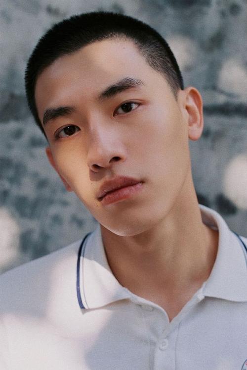 打工人张伟版本大全集：体验平凡打工生活