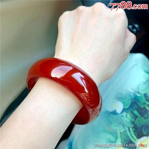 真红玛瑙版本大全：价格、品质与款式详细介绍