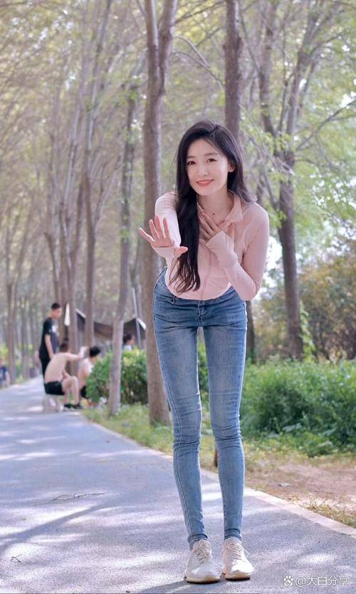 想玩我的性感邻居？最新版下载地址就在这里