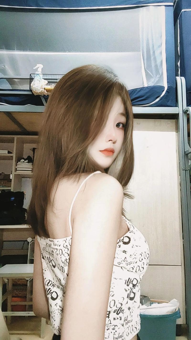 女大学生沉迷最新版本游戏,如何引导她走出来?