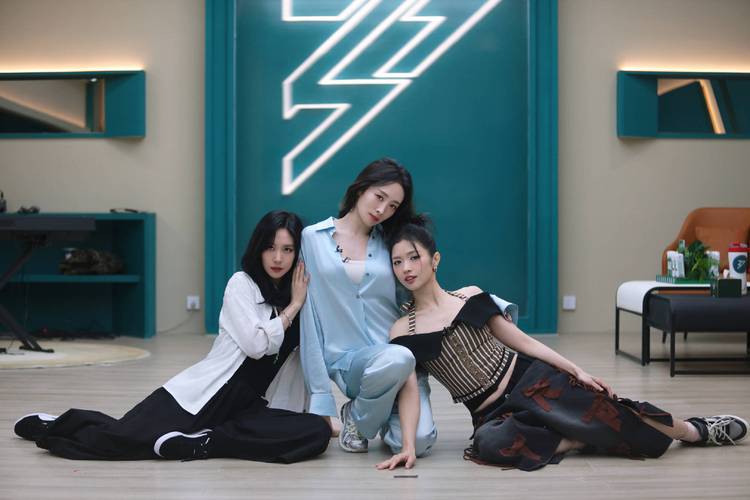 和姐姐一起的夏天3369acG下载地址大全:超多资源任你选