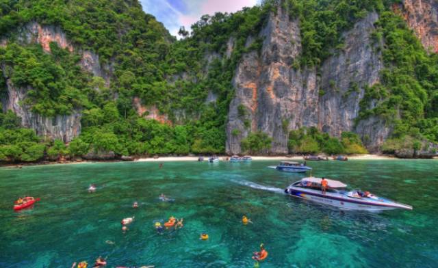 想下载雨季官方正式版最新版？这里有！