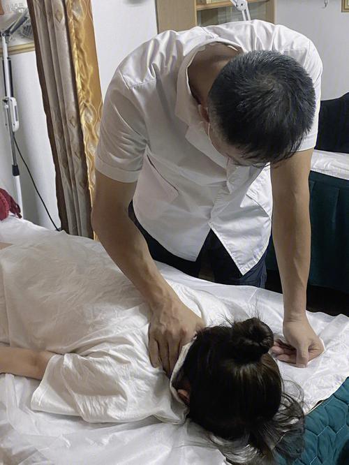 我的按摩店来了个熟人，竟是曾经欺负我的不良少年！杨过游戏即视感！