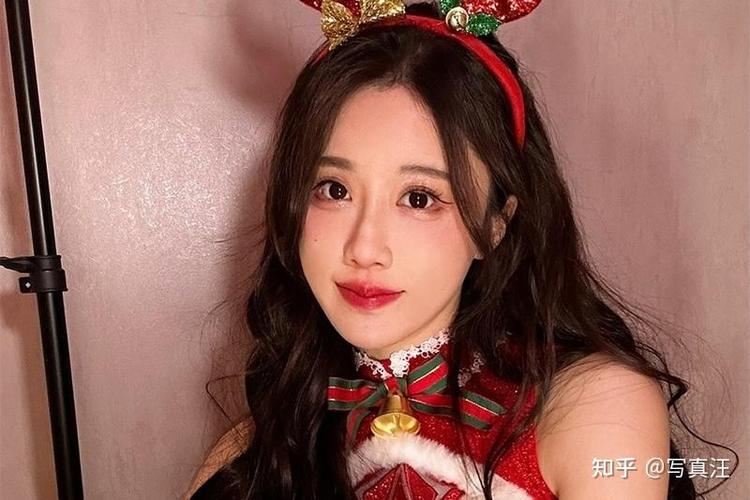 独家揭秘轩子巨二兔最新情况：颜值身材依旧，引发网友热议