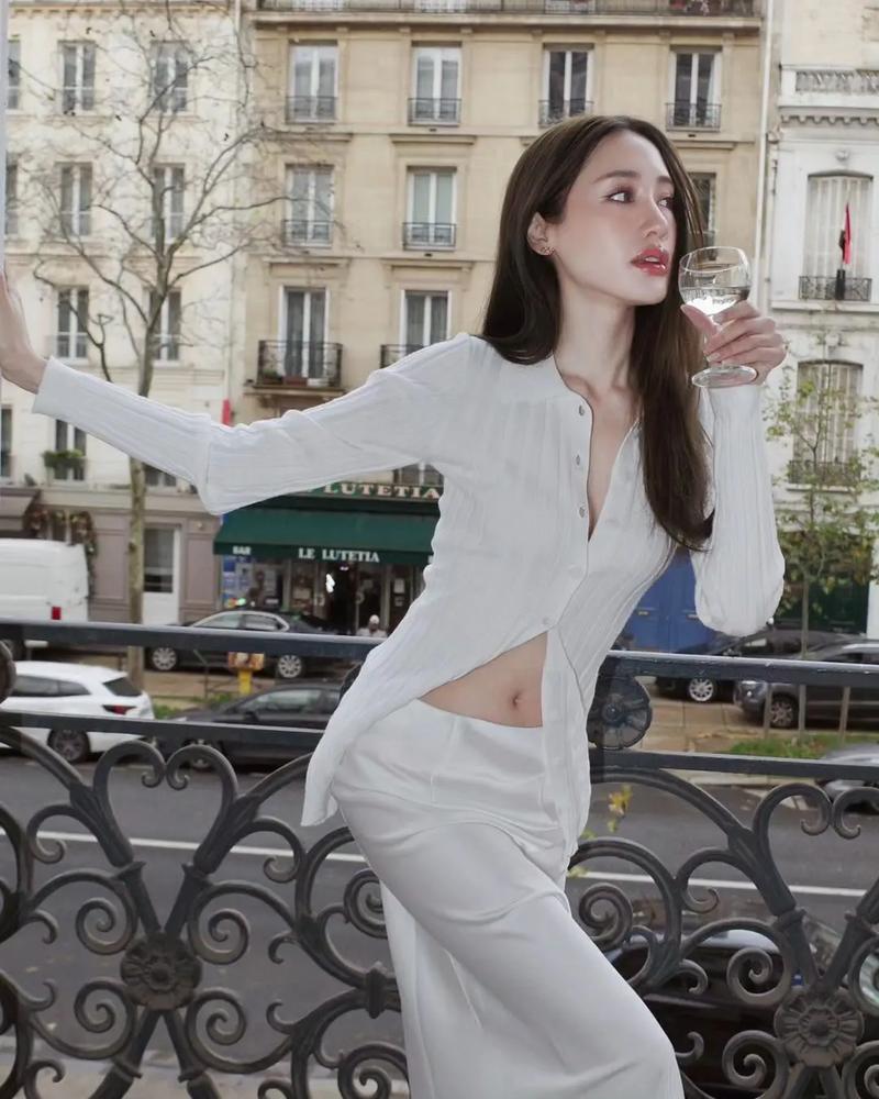 泰国福利姬Pimnalin汉化版更新：不容错过的精彩！