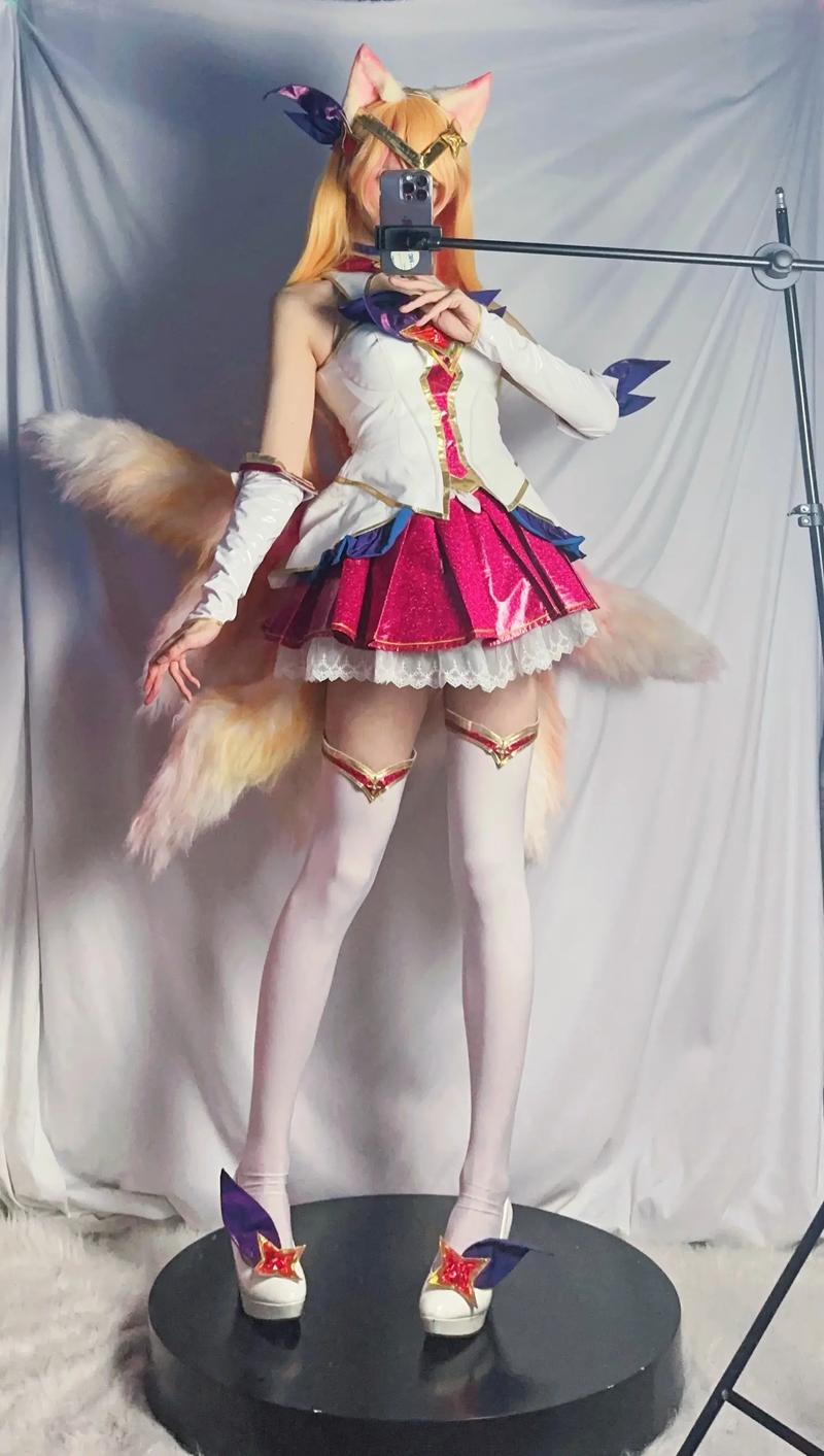 新婚妻子Cosplay日常：最新分享，超甜互动瞬间