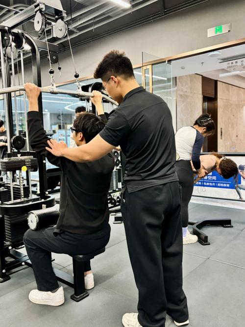 意外发现！健身教练补课和杨过游戏结合？