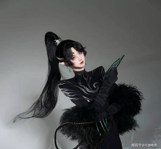 了解疯猫最新创作:从小说到Cosplay的跨界之旅