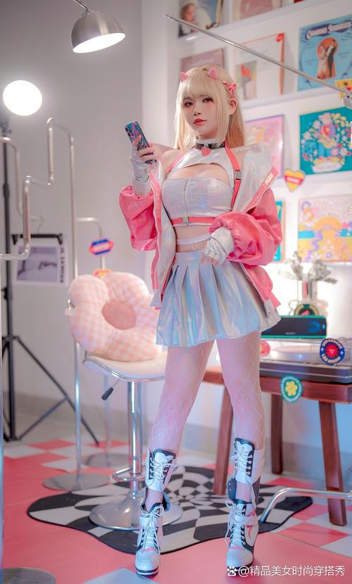 辣妹COS疯狂绅士游戏:性感与游戏碰撞的火花