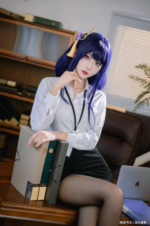 辣妹COS疯狂绅士游戏:性感与游戏碰撞的火花