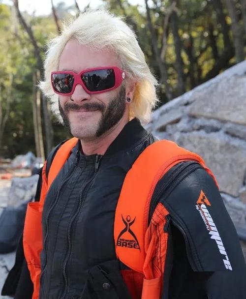 好色的维克多最新报道:追踪他的犯罪轨迹