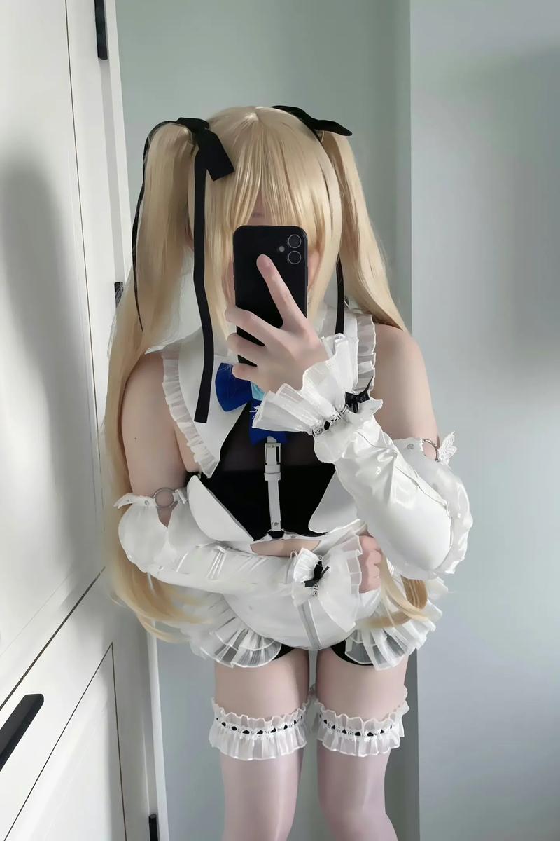 辣妹COS疯狂绅士游戏:性感与游戏碰撞的火花