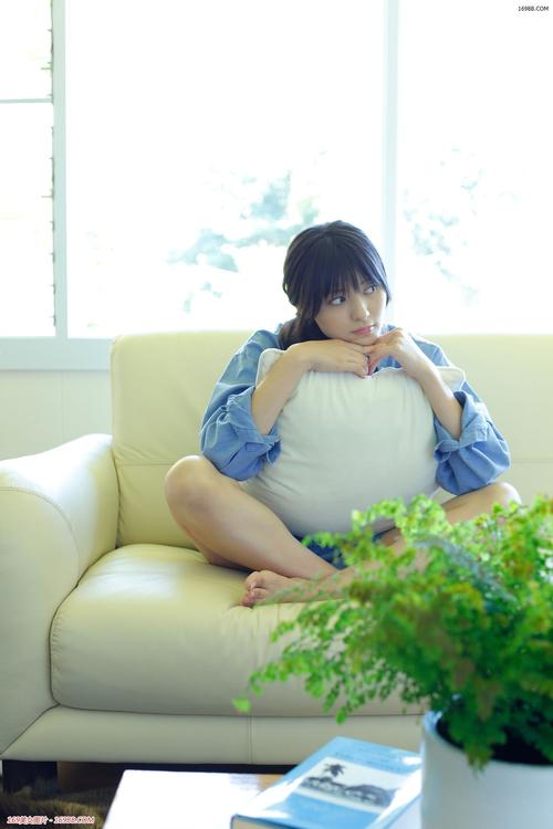 生活在诱惑之中最新版本：如何抵御诱惑，守护内心平静？