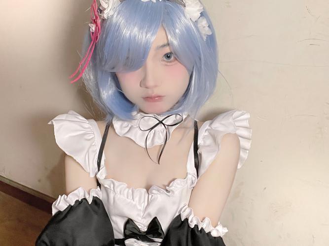 妻子Cosplay入门指南:游戏里的恋爱技巧