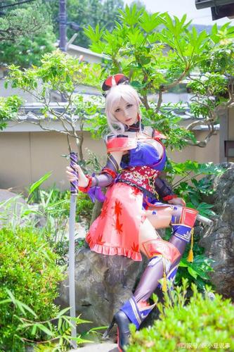 妻子Cosplay入门指南:游戏里的恋爱技巧